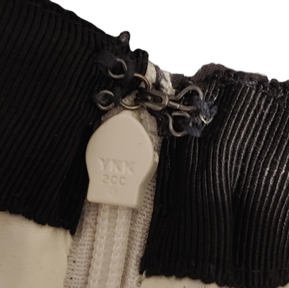 Marc by Marc Jacobs Floral Skirt w/Pockets, Silky, Size 2 - Picture 12 of 14